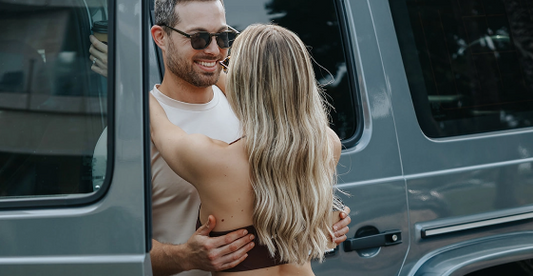 מינימליזם וסטייל: איך בגדי ספורט בצבעים נקיים הפכו למראה היוקרתי החדש