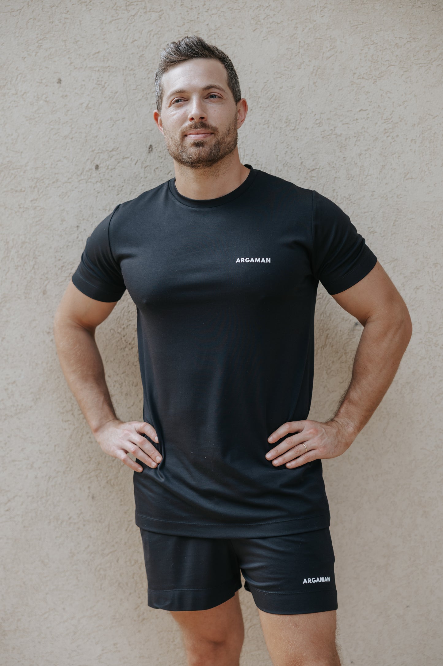 טי שירט Apple T-shirt - שחור